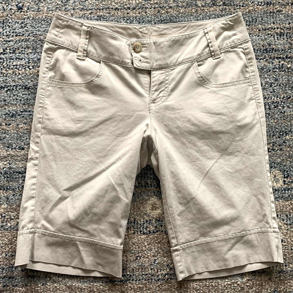 DKNY beige cotton Bermuda shorts
